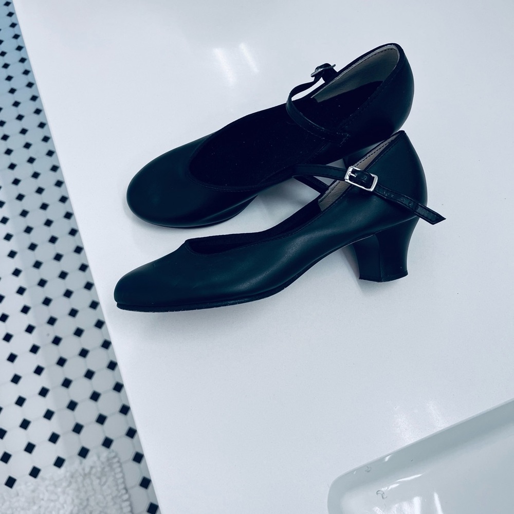 Danshuz Black Character Heel size 6.5 Dance Shoe